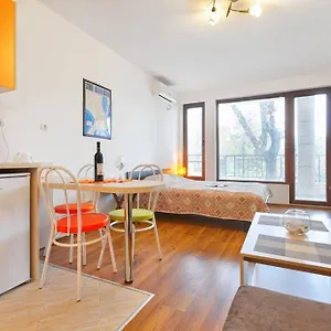 Студио Ларина Apartment Burgas